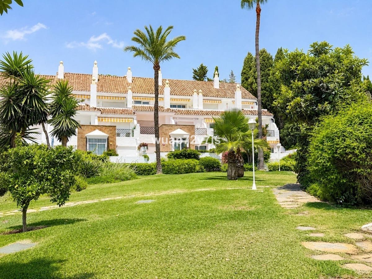 2 Zimmer Haus zu verkaufen in El Paraiso mit Pool Garage - 395.000 € (Ref: 10124242)