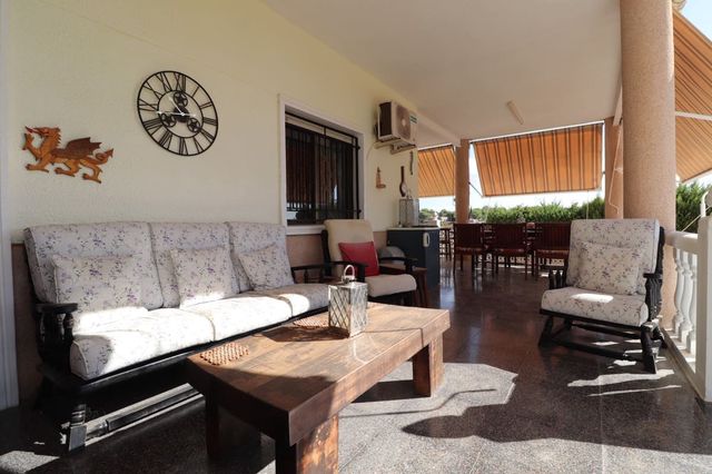 6 bedroom Villa for sale in Crevillente / Crevillent with pool garage - € 468,000 (Ref: 10125439)