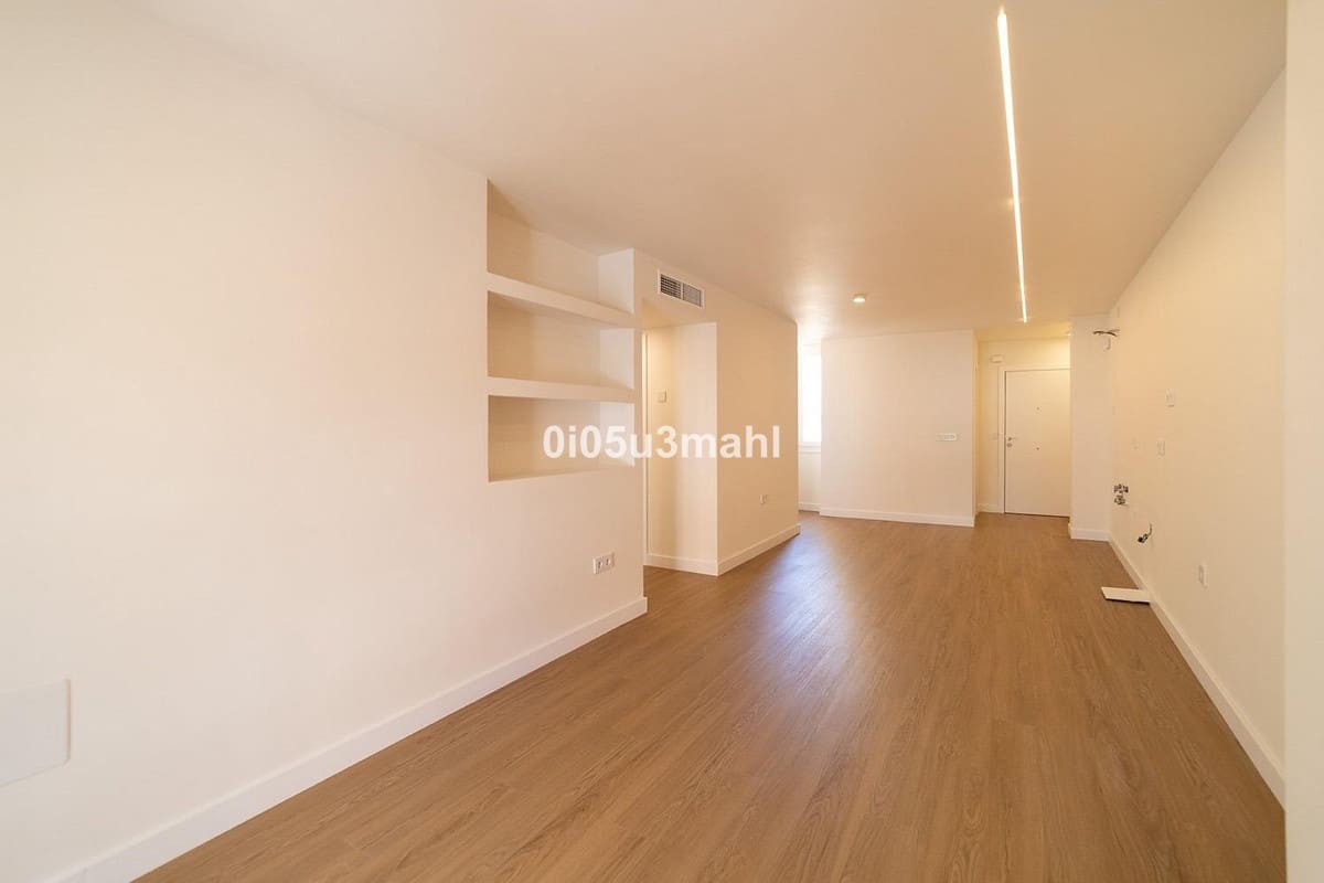 2 soveværelse Lejlighed til salg i Malaga by - € 349.000 (Ref: 10125453)