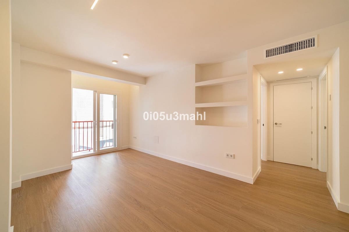 2 soveværelse Lejlighed til salg i Malaga by - € 349.000 (Ref: 10125453)
