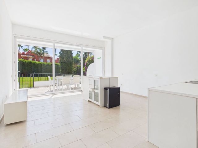 1 camera da letto Appartamento in vendita in Atalaya-Isdabe, Estepona con piscina garage - 295.000 € (Rif: 10125461)