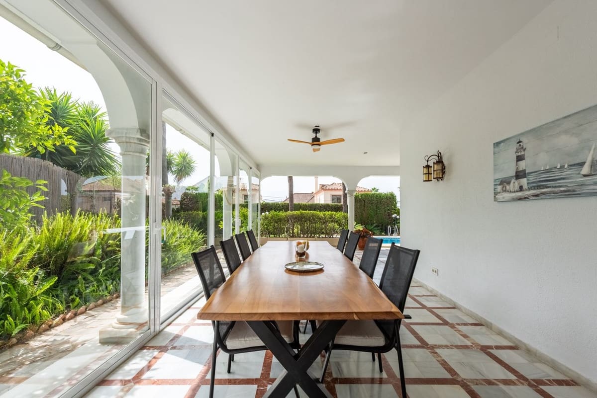 4 soverom Villa til salgs i Marbella med svømmebasseng garasje - € 2 495 000 (Ref: 10125462)