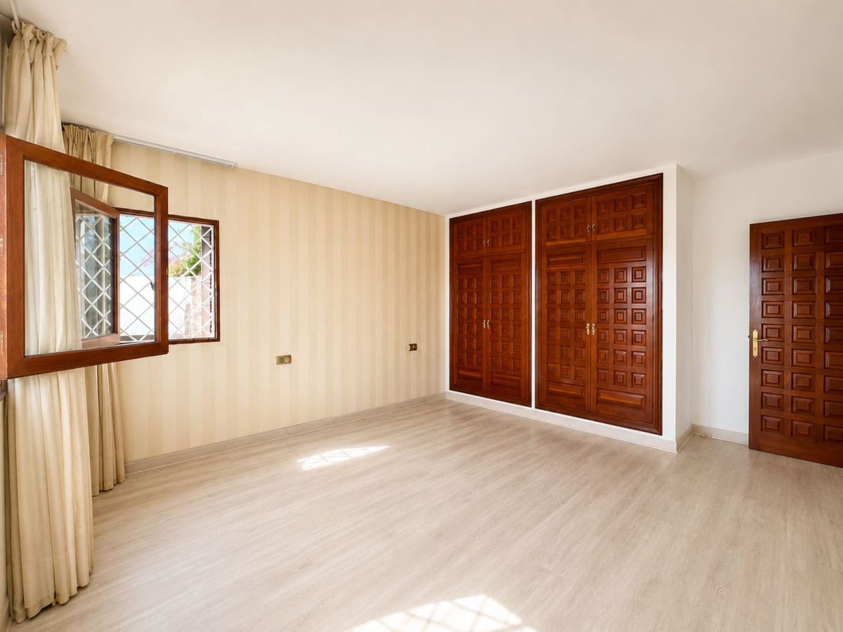 4 Zimmer Villa zu verkaufen in Rio Real mit Pool Garage - 2.150.000 € (Ref: 10125467)