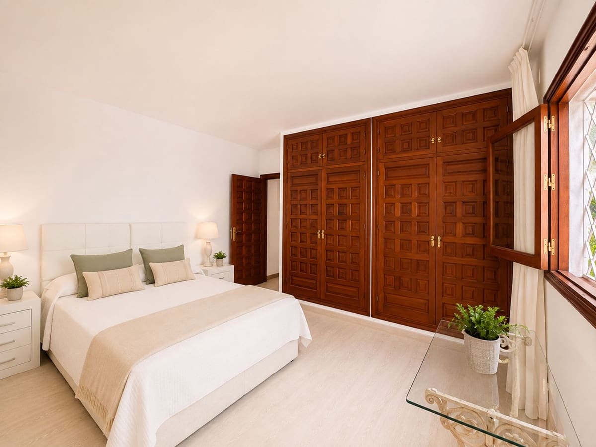 4 Zimmer Villa zu verkaufen in Rio Real mit Pool Garage - 2.150.000 € (Ref: 10125467)