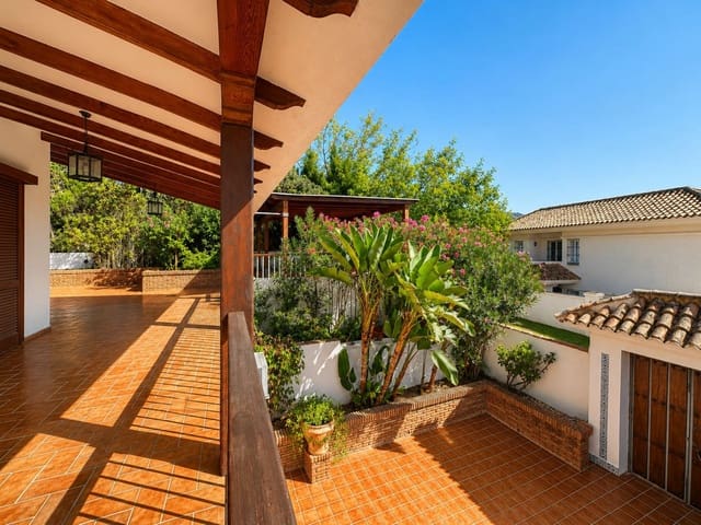 4 Zimmer Villa zu verkaufen in Río Real, Marbella mit Pool Garage - 2.150.000 € (Ref: 10125467)