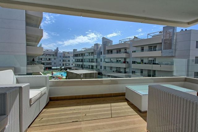 3 makuuhuone Huoneisto myytävänä paikassa Nueva Alcántara, Marbella mukana uima-altaan 
autotalli - 649 000 € (Ref: 10125487)