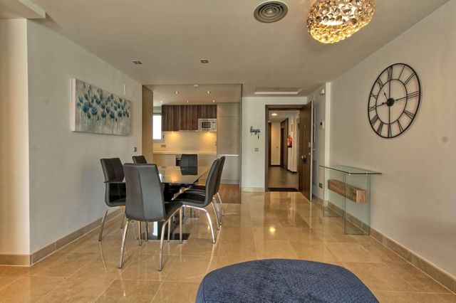 3 makuuhuone Huoneisto myytävänä paikassa Nueva Alcántara, Marbella mukana uima-altaan 
autotalli - 649 000 € (Ref: 10125487)