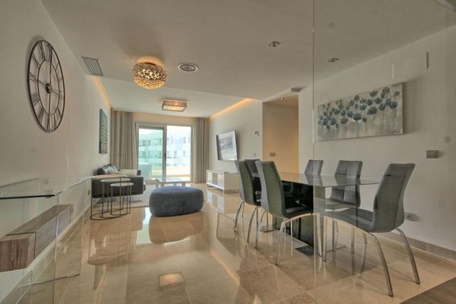 3 makuuhuone Huoneisto myytävänä paikassa Nueva Alcántara, Marbella mukana uima-altaan 
autotalli - 649 000 € (Ref: 10125487)
