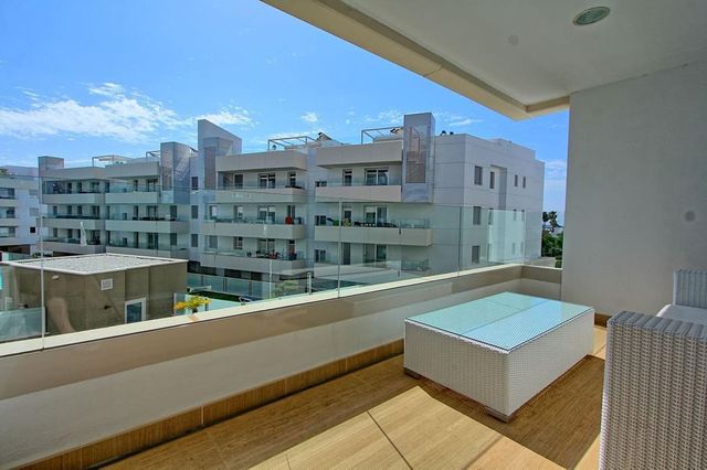 3 makuuhuone Huoneisto myytävänä paikassa Nueva Alcántara, Marbella mukana uima-altaan 
autotalli - 649 000 € (Ref: 10125487)