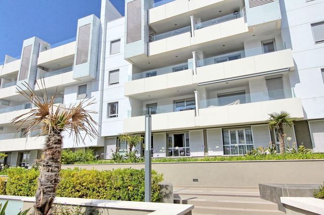 3 makuuhuone Huoneisto myytävänä paikassa Nueva Alcántara, Marbella mukana uima-altaan 
autotalli - 649 000 € (Ref: 10125487)