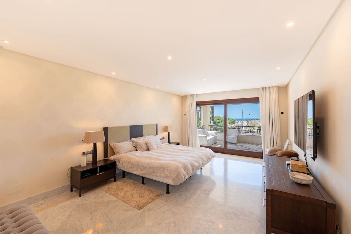 3 sypialnia Apartament na sprzedaż w Marbella z basenem garażem - 2 950 000 € (Ref: 10125513)