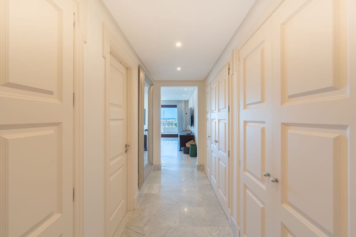 3 sypialnia Apartament na sprzedaż w Marbella z basenem garażem - 2 950 000 € (Ref: 10125513)