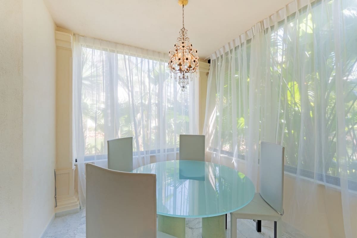 3 sypialnia Apartament na sprzedaż w Marbella z basenem garażem - 2 950 000 € (Ref: 10125513)