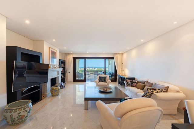 3 sypialnia Apartament na sprzedaż w Marbella z basenem garażem - 2 950 000 € (Ref: 10125513)