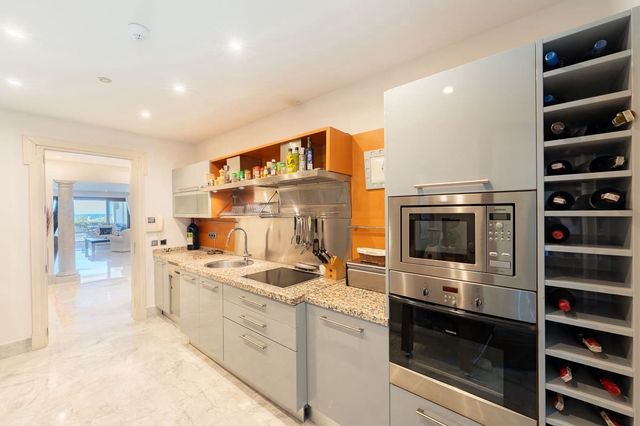 3 sypialnia Apartament na sprzedaż w Marbella z basenem garażem - 2 950 000 € (Ref: 10125513)