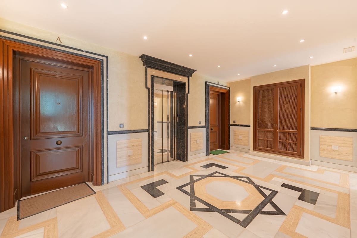 3 sypialnia Apartament na sprzedaż w Marbella z basenem garażem - 2 950 000 € (Ref: 10125513)