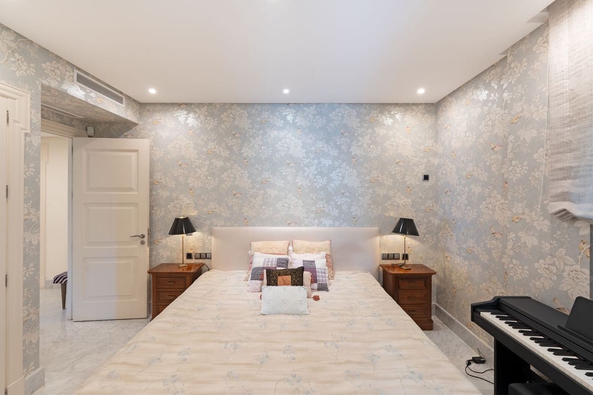 3 sypialnia Apartament na sprzedaż w Marbella z basenem garażem - 2 950 000 € (Ref: 10125513)