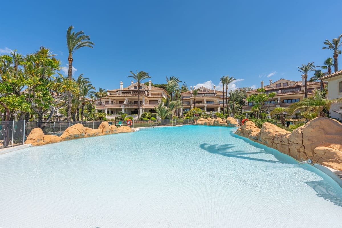 3 sypialnia Apartament na sprzedaż w Marbella z basenem garażem - 2 950 000 € (Ref: 10125513)