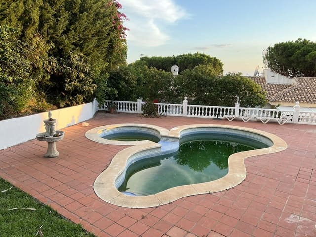 5 bedroom Villa for sale in Valtocado - La Alquería - La Atalaya, Mijas with pool garage - € 592,000 (Ref: 10125531)
