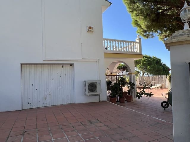 5 bedroom Villa for sale in Valtocado - La Alquería - La Atalaya, Mijas with pool garage - € 592,000 (Ref: 10125531)