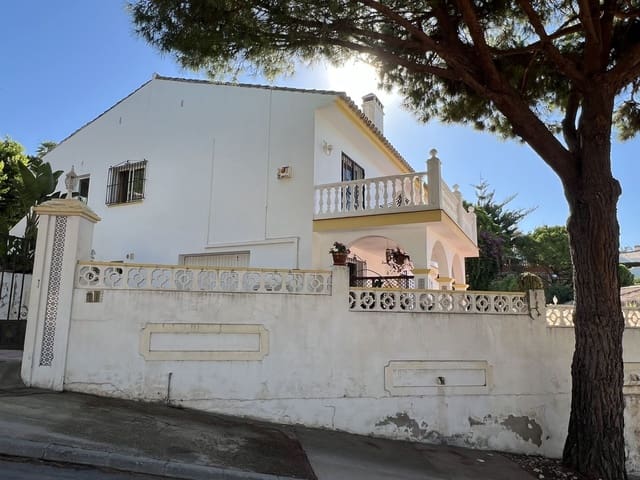 5 bedroom Villa for sale in Valtocado - La Alquería - La Atalaya, Mijas with pool garage - € 592,000 (Ref: 10125531)