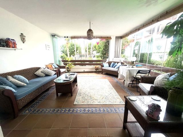 3 quarto Apartamento para venda em El Velerín, Estepona com piscina garagem - 445 000 € (Ref: 10125536)