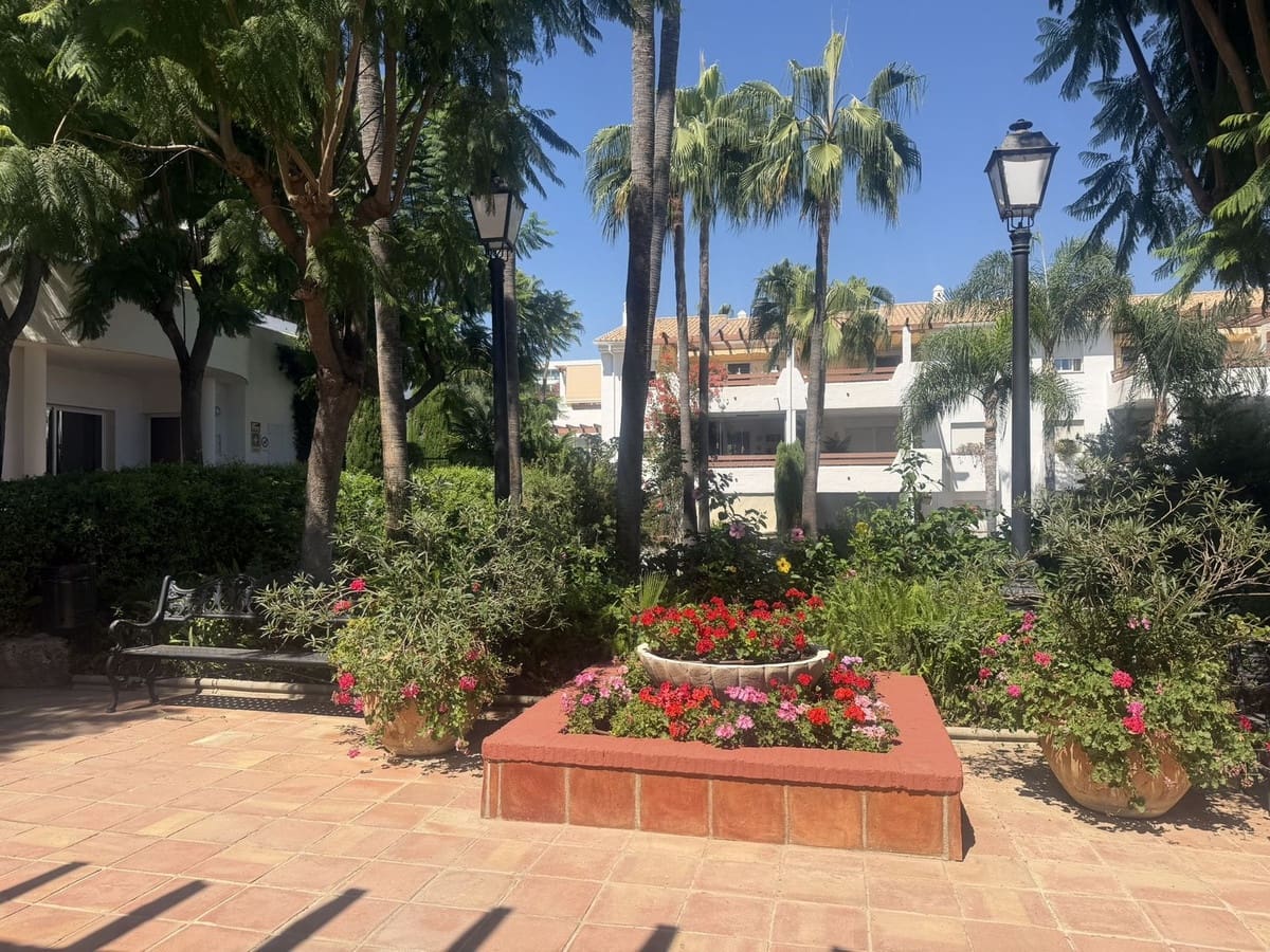 3 sovrum Lägenhet till salu i Estepona med pool garage - 445 000 € (Ref: 10125536)