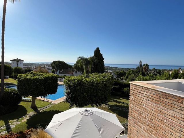 2 bedroom Apartment for sale in El Paraiso, Estepona with pool garage - € 485,000 (Ref: 10125590)