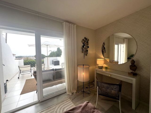 2 bedroom Apartment for sale in El Paraiso, Estepona with pool garage - € 485,000 (Ref: 10125590)