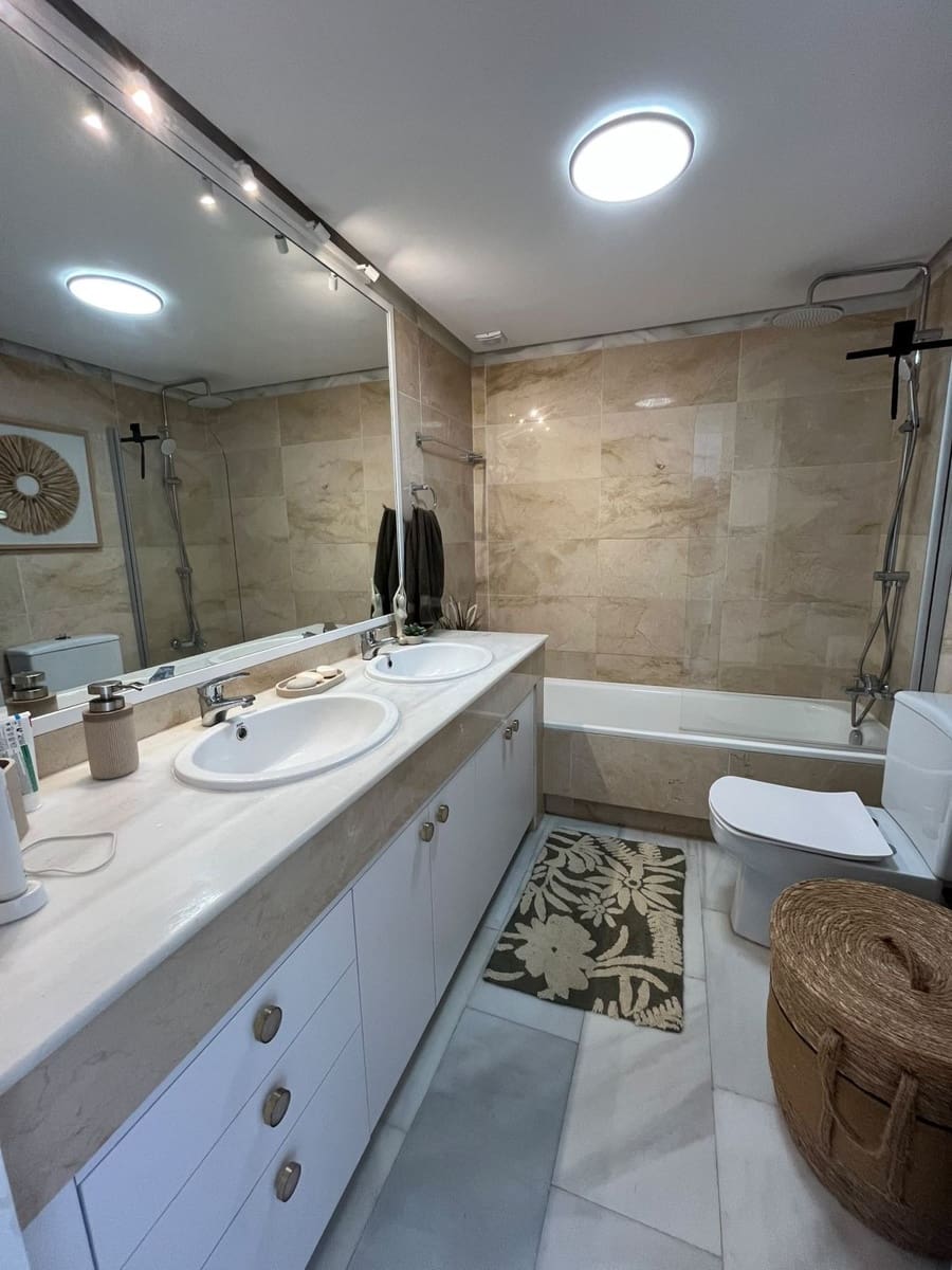 2 makuuhuone Huoneisto myytävänä paikassa El Paraiso mukana uima-altaan 
autotalli - 485 000 € (Ref: 10125590)