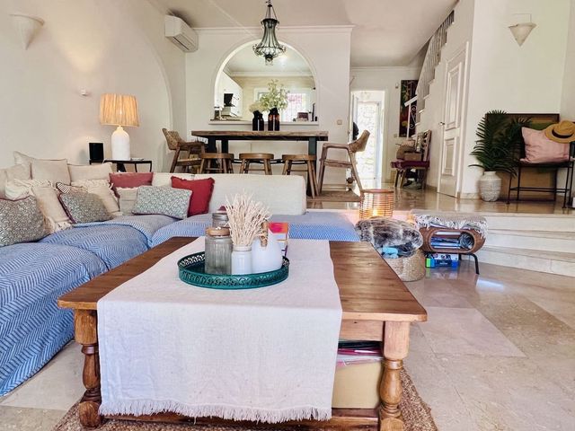 Casa de 3 habitaciones en El Paraiso, Estepona en venta con piscina garaje - 495.000 € (Ref: 10125592)