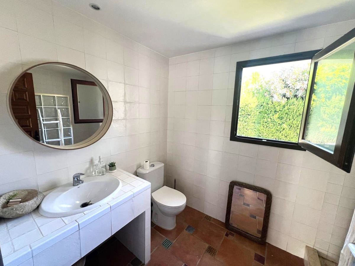 2 bedroom Apartment for sale in El Paraiso with pool - € 335,000 (Ref: 10125594)