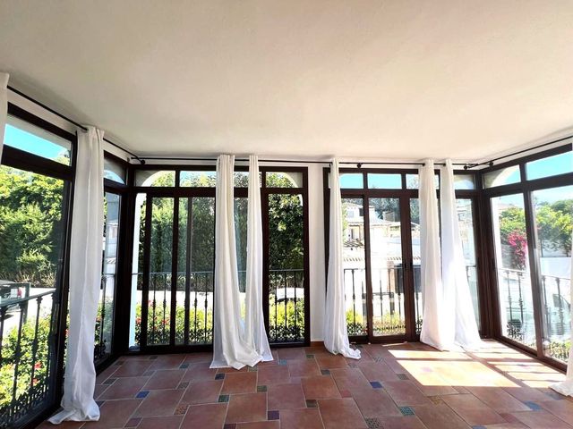 2 quarto Apartamento para venda em El Paraiso, Estepona com piscina - 335 000 € (Ref: 10125594)