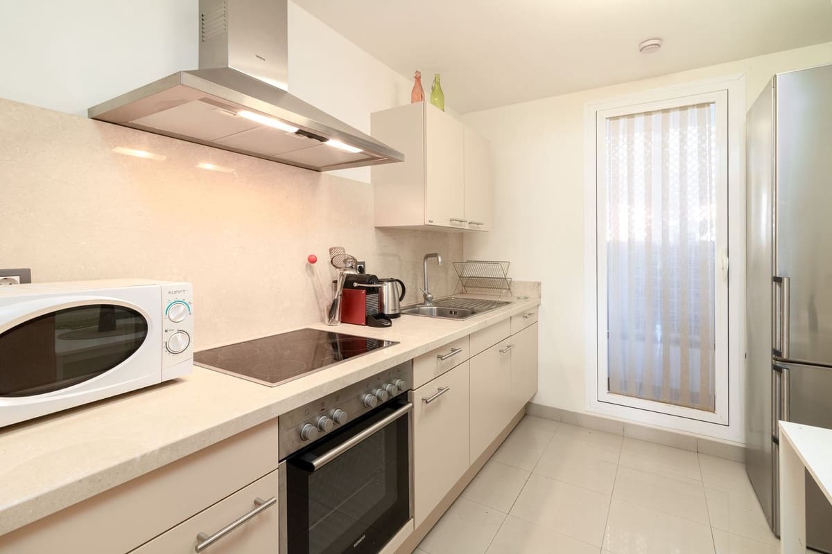 2 soveværelse Lejlighed til salg i El Paraiso med swimmingpool garage - € 430.000 (Ref: 10125596)