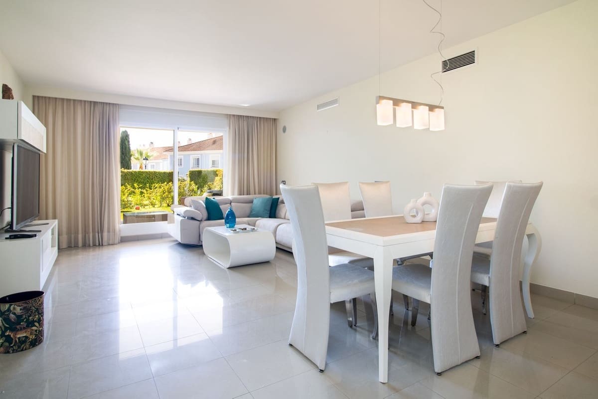 2 soveværelse Lejlighed til salg i El Paraiso med swimmingpool garage - € 430.000 (Ref: 10125596)