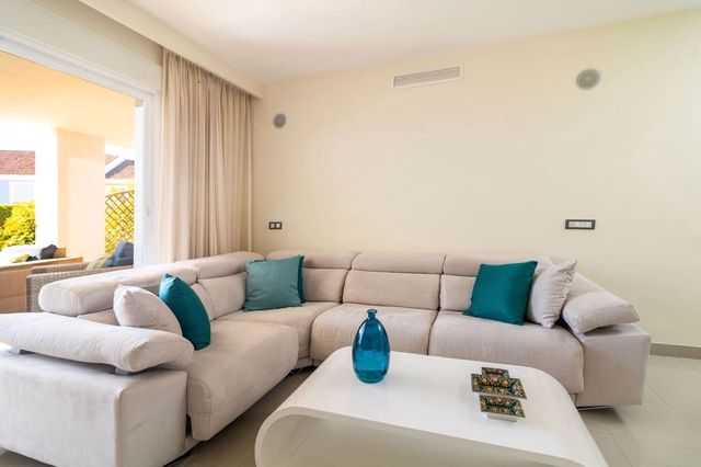 2 quarto Apartamento para venda em El Paraiso, Estepona com piscina garagem - 430 000 € (Ref: 10125596)