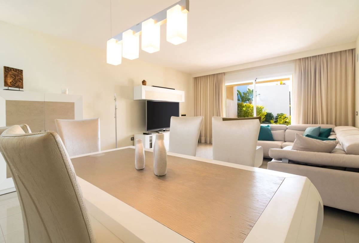 2 soveværelse Lejlighed til salg i El Paraiso med swimmingpool garage - € 430.000 (Ref: 10125596)