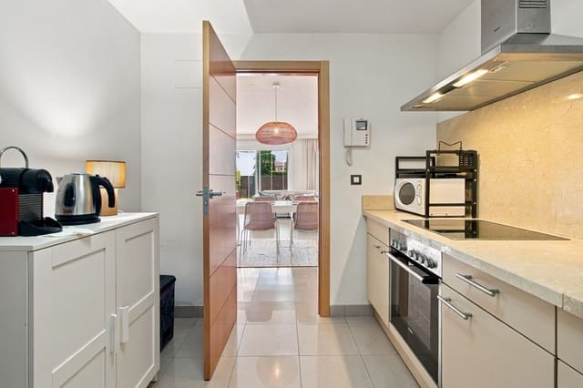 2 soverom Leilighet til salgs i El Paraiso, Estepona med svømmebasseng garasje - € 430 000 (Ref: 10125596)