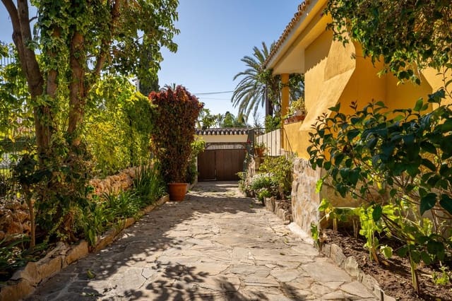 5 makuuhuone Huvila myytävänä paikassa El Paraiso, Estepona mukana uima-altaan 
autotalli - 1 140 000 € (Ref: 10125598)