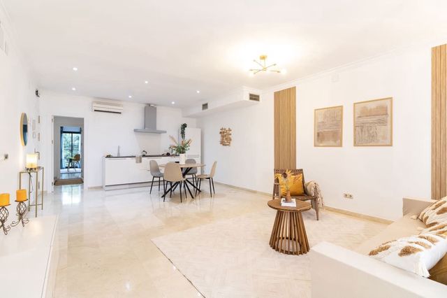 2 sovrum Lägenhet till salu i Las Brisas, Marbella - 540 000 € (Ref: 10125610)