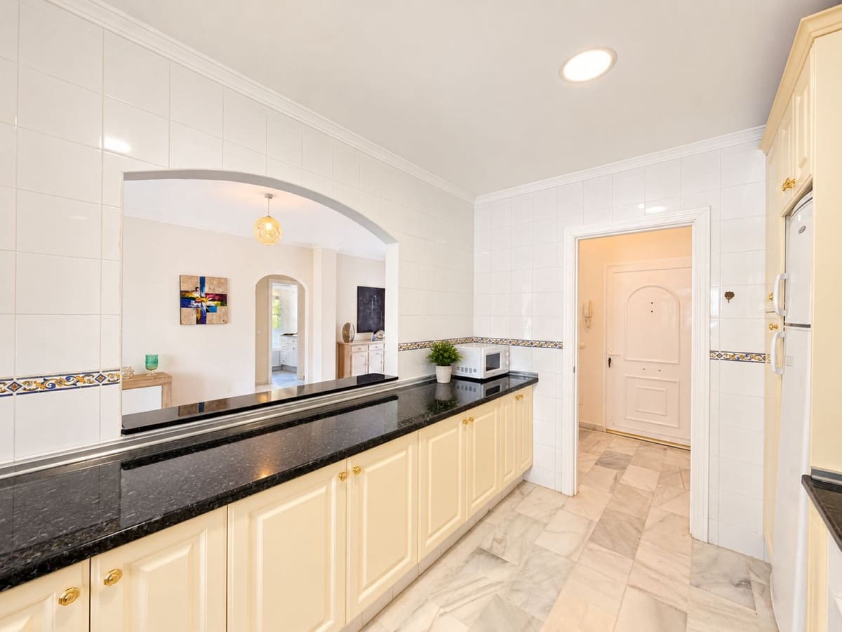 2 quarto Apartamento para venda em Estepona com piscina garagem - 329 000 € (Ref: 10125616)