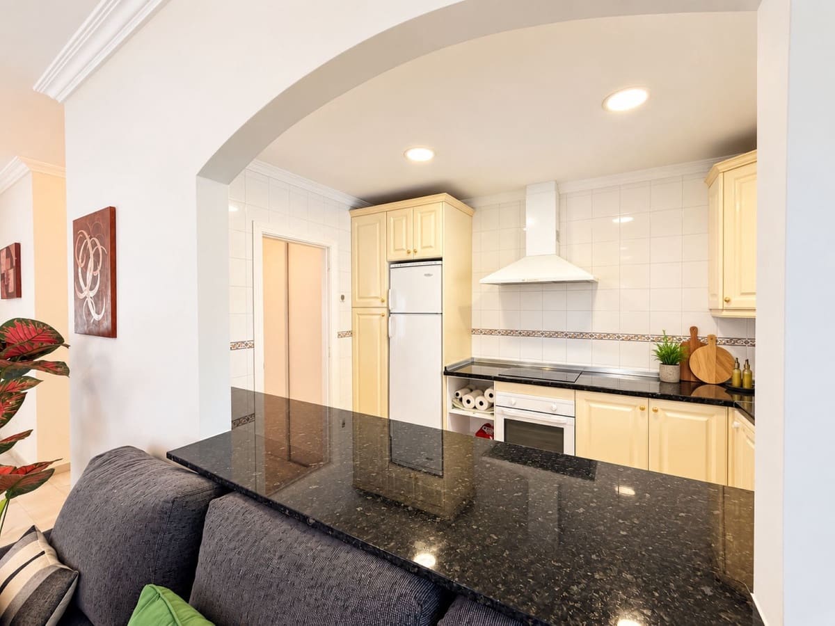 2 quarto Apartamento para venda em Estepona com piscina garagem - 329 000 € (Ref: 10125616)