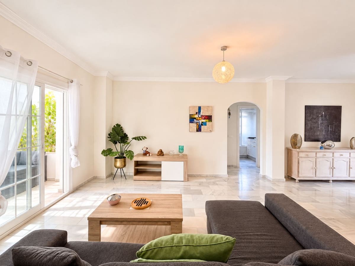 2 quarto Apartamento para venda em Estepona com piscina garagem - 329 000 € (Ref: 10125616)