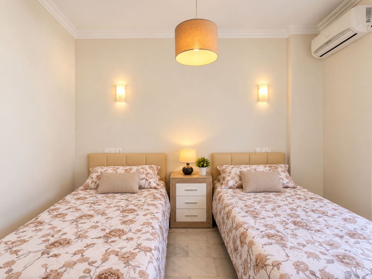 2 quarto Apartamento para venda em Estepona com piscina garagem - 329 000 € (Ref: 10125616)