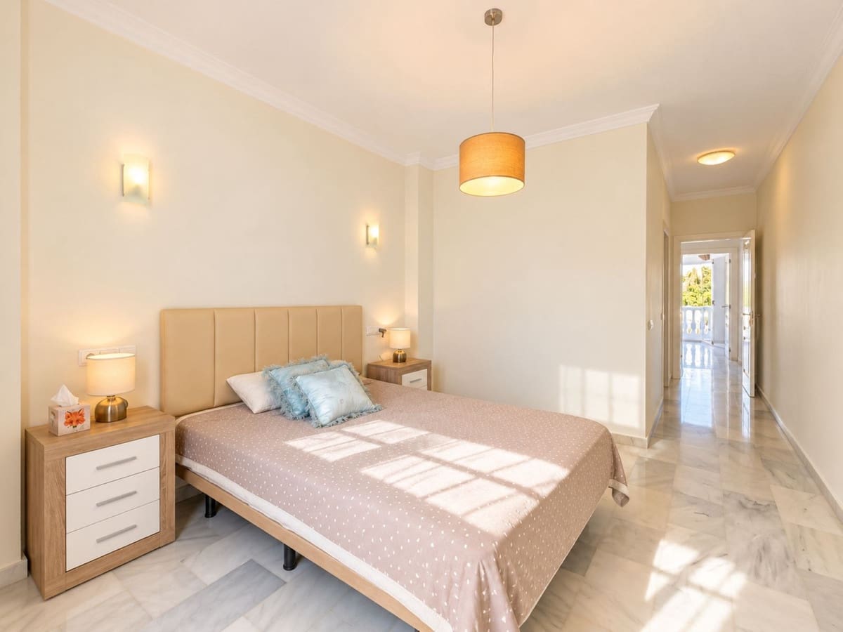 2 quarto Apartamento para venda em Estepona com piscina garagem - 329 000 € (Ref: 10125616)