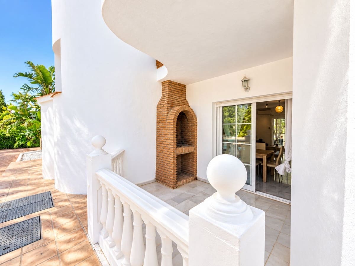2 quarto Apartamento para venda em Estepona com piscina garagem - 329 000 € (Ref: 10125616)
