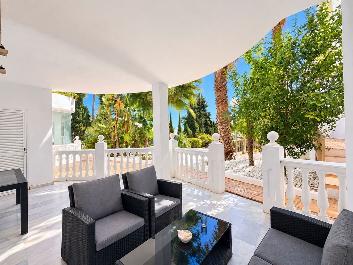 2 quarto Apartamento para venda em Estepona com piscina garagem - 329 000 € (Ref: 10125616)