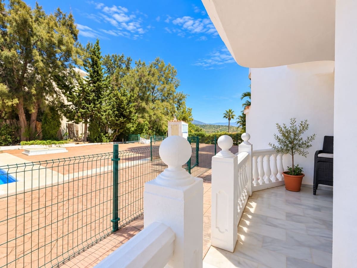 2 quarto Apartamento para venda em Estepona com piscina garagem - 329 000 € (Ref: 10125616)