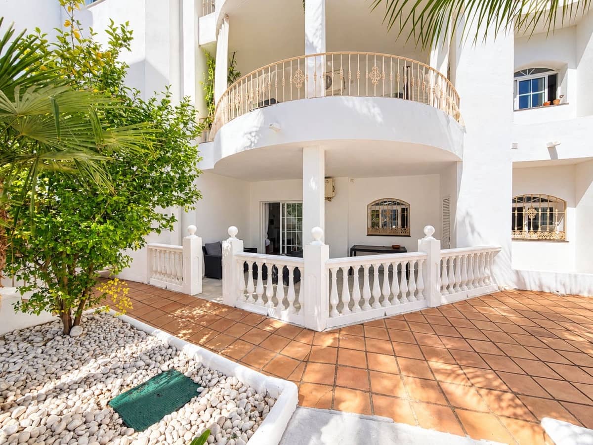 2 quarto Apartamento para venda em Estepona com piscina garagem - 329 000 € (Ref: 10125616)