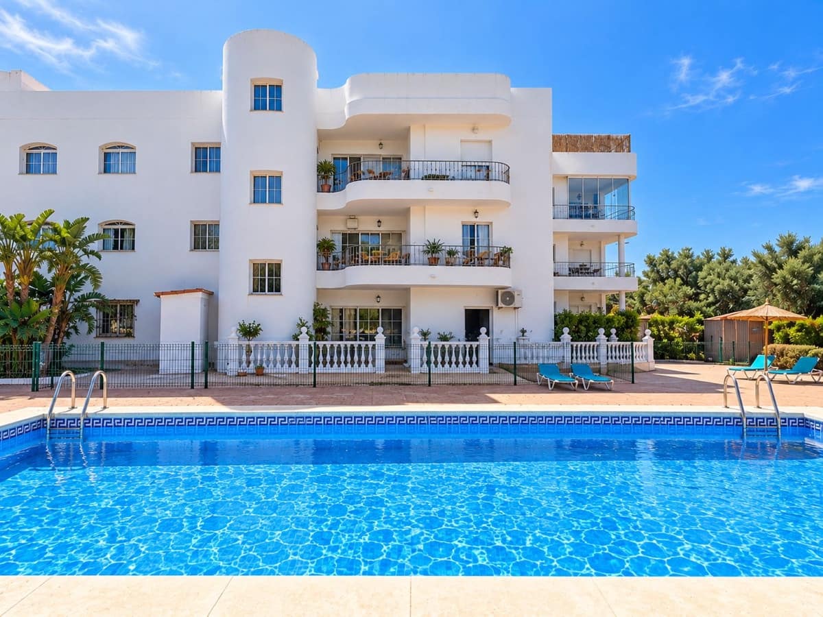2 quarto Apartamento para venda em Estepona com piscina garagem - 329 000 € (Ref: 10125616)
